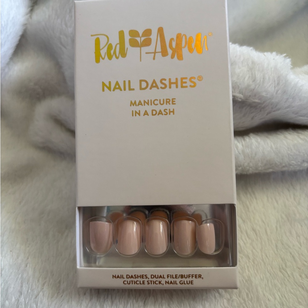 Red Aspen Nail Dash- Winnie’s in white sands